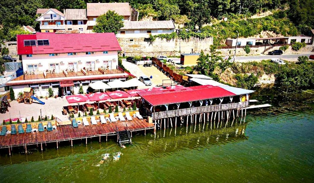 Pensiunea Danubio Moldova Noua Exterior foto